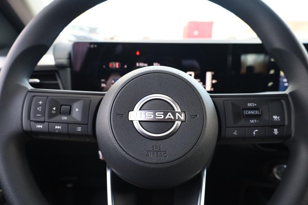 Nissan Kicks Vehicle Image 09