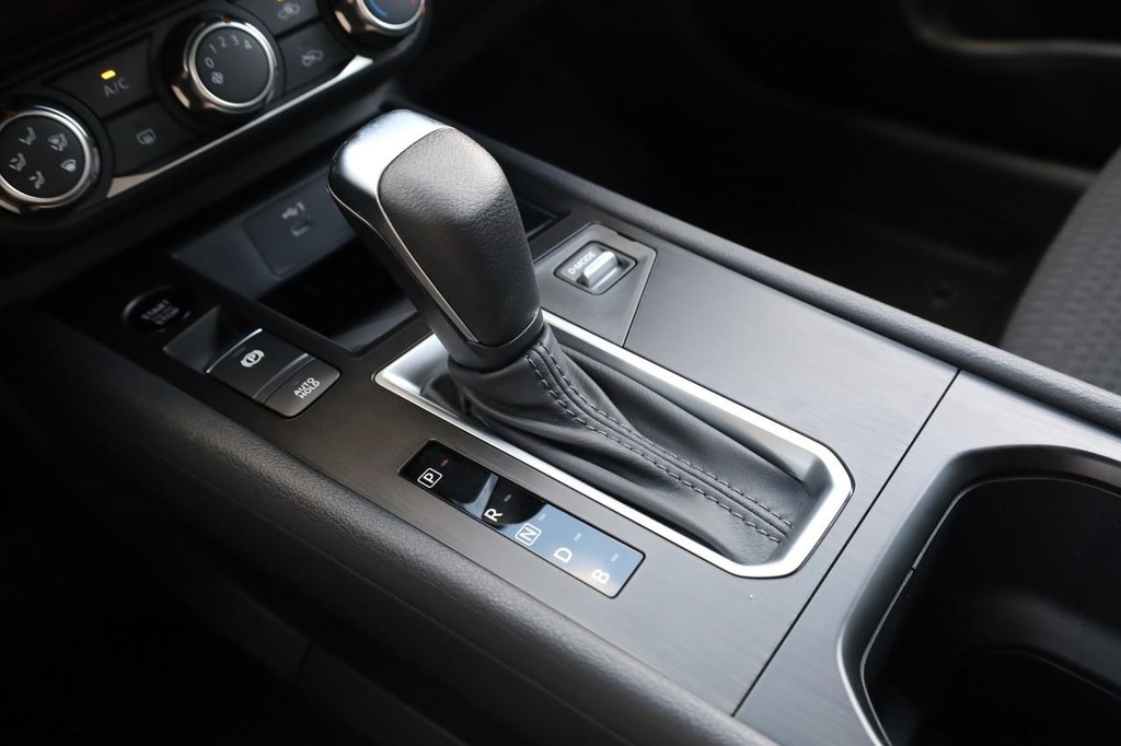 Nissan Kicks Vehicle Image 16