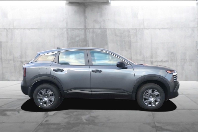 Nissan Kicks Vehicle Full-screen Gallery Image 5