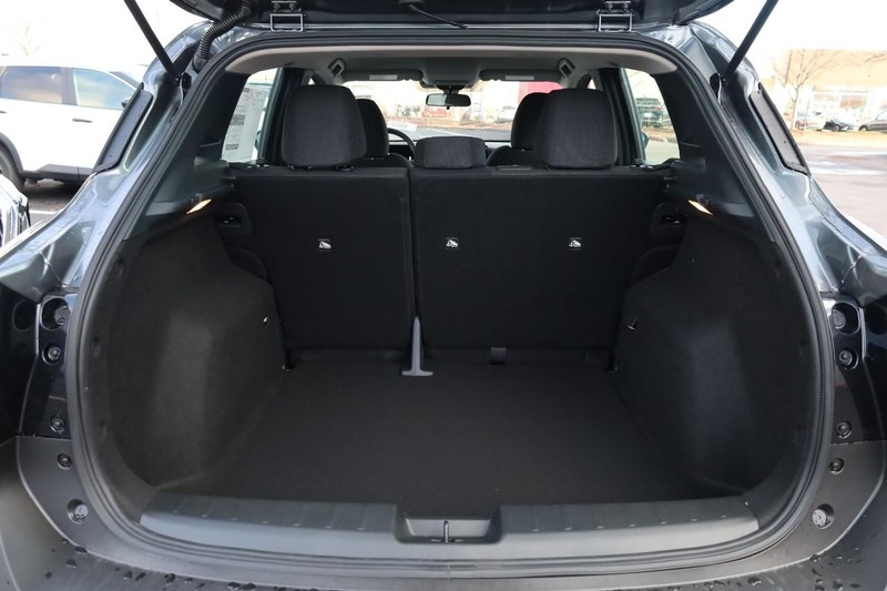 Nissan Kicks Vehicle Full-screen Gallery Image 7