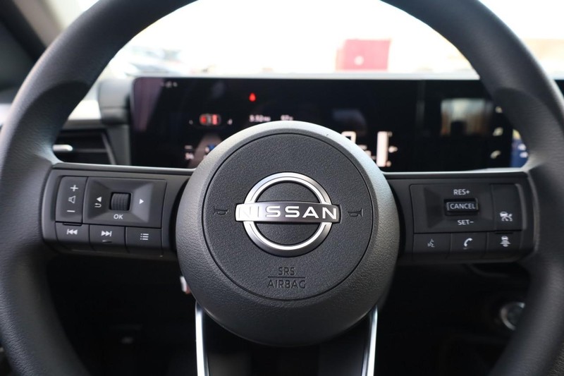 Nissan Kicks Vehicle Full-screen Gallery Image 9