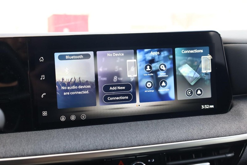 Nissan Kicks Vehicle Full-screen Gallery Image 11