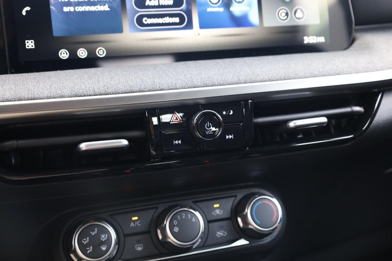 Nissan Kicks Vehicle Full-screen Gallery Image 13