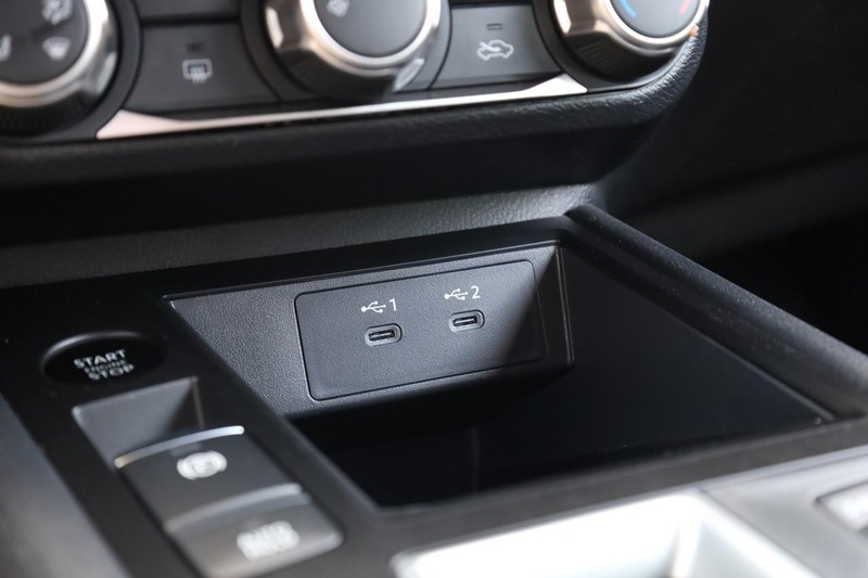 Nissan Kicks Vehicle Full-screen Gallery Image 15