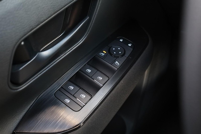 Nissan Kicks Vehicle Full-screen Gallery Image 18