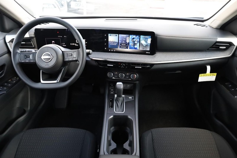 Nissan Kicks Vehicle Full-screen Gallery Image 22