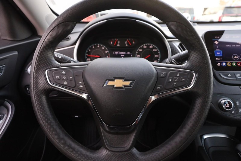 Chevrolet Malibu Vehicle Full-screen Gallery Image 11