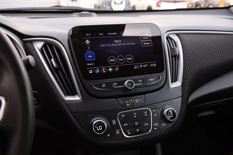 Chevrolet Malibu Vehicle Full-screen Gallery Image 16