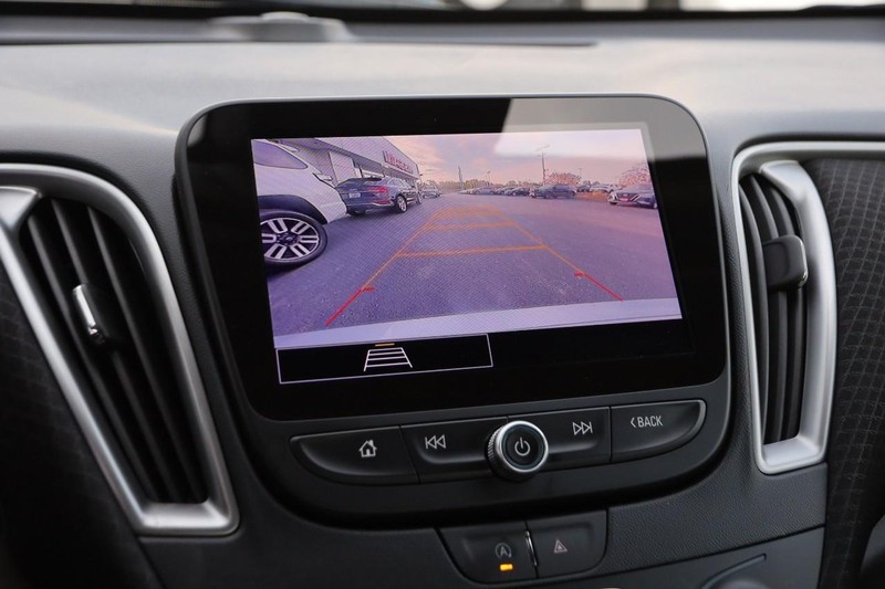 Chevrolet Malibu Vehicle Full-screen Gallery Image 17