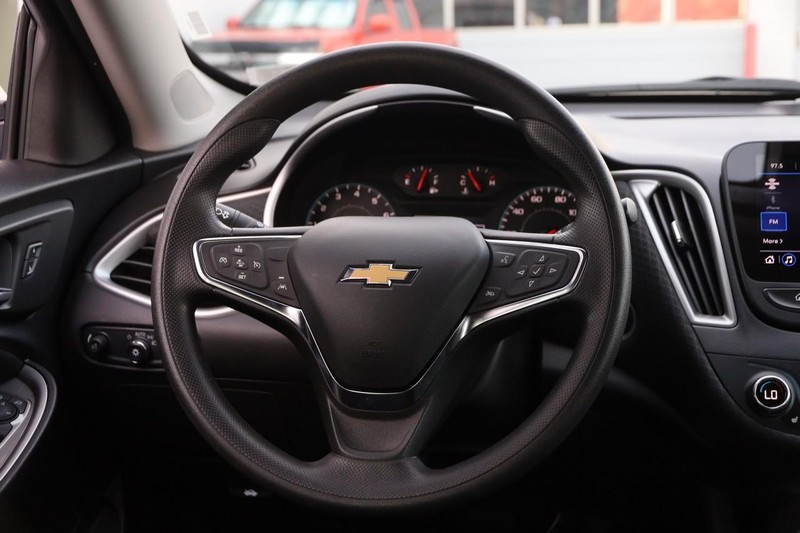 Chevrolet Malibu Vehicle Full-screen Gallery Image 22