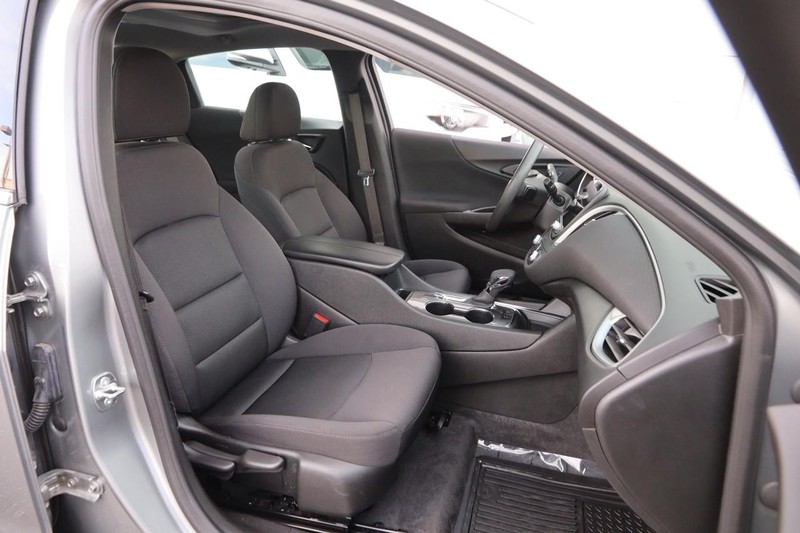 Chevrolet Malibu Vehicle Full-screen Gallery Image 25