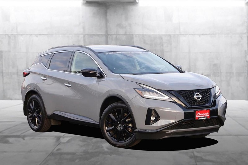 Nissan Murano Vehicle Full-screen Gallery Image 2