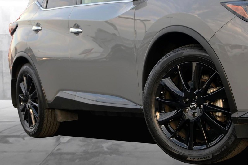 Nissan Murano Vehicle Full-screen Gallery Image 3