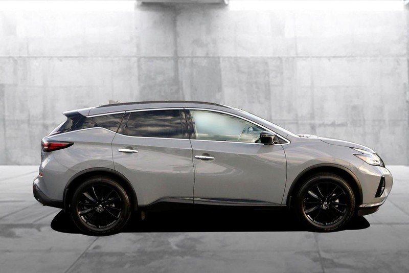 Nissan Murano Vehicle Full-screen Gallery Image 5