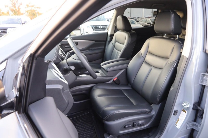 Nissan Murano Vehicle Full-screen Gallery Image 8