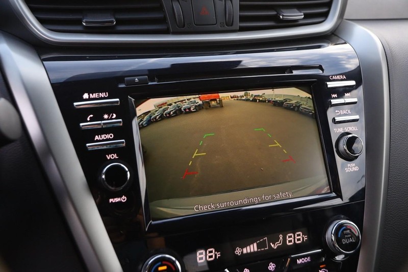 Nissan Murano Vehicle Full-screen Gallery Image 16