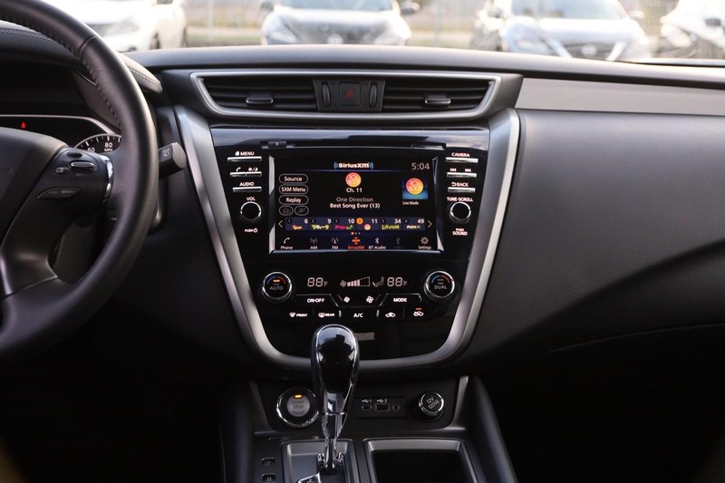 Nissan Murano Vehicle Full-screen Gallery Image 23