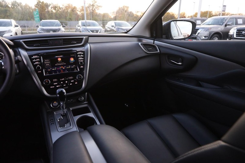 Nissan Murano Vehicle Full-screen Gallery Image 24