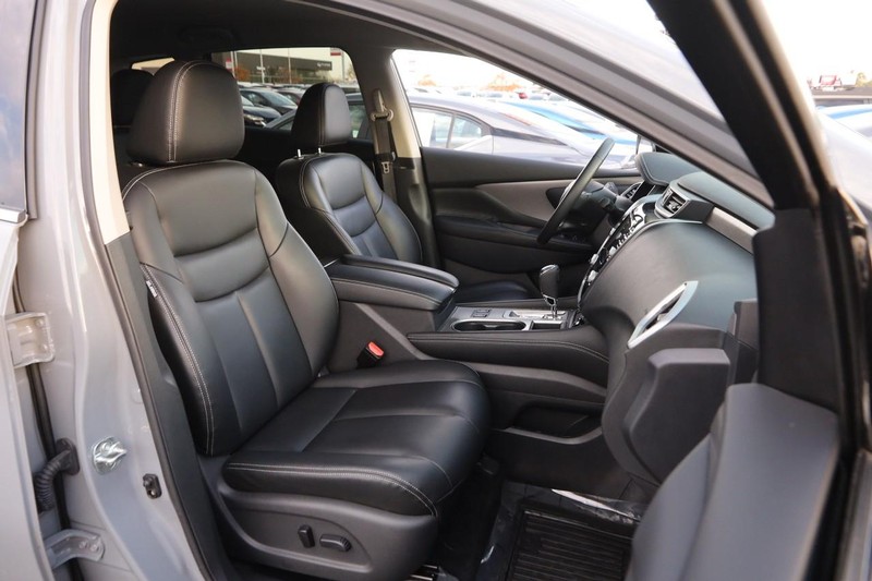 Nissan Murano Vehicle Full-screen Gallery Image 25