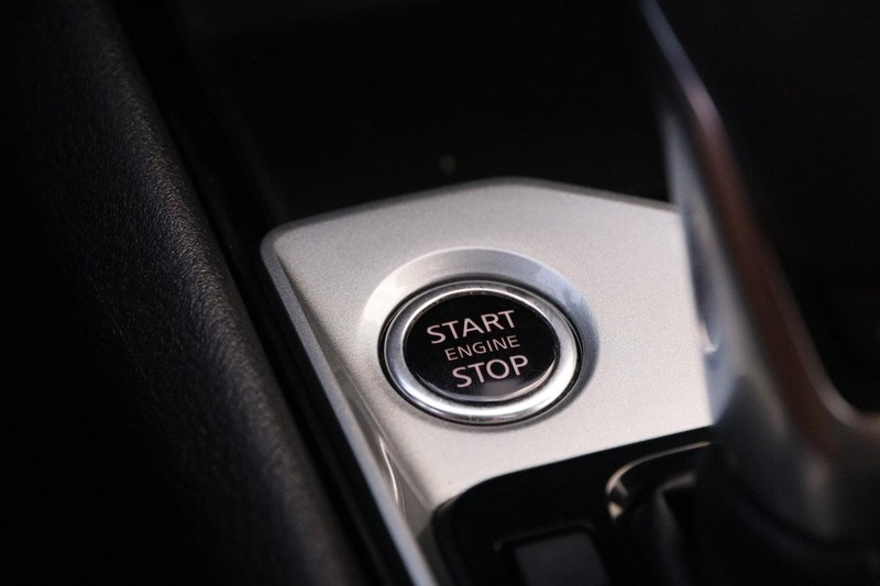 Nissan Altima Vehicle Full-screen Gallery Image 14