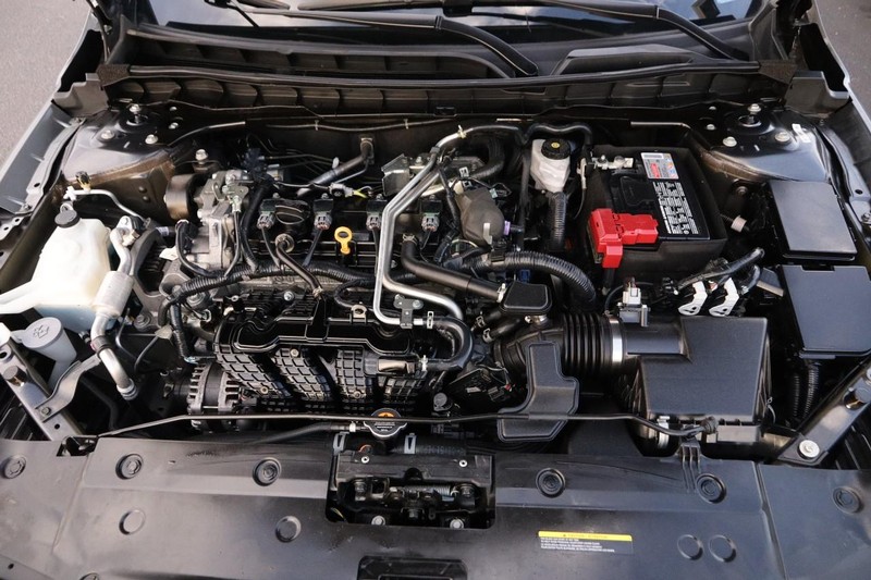 Nissan Altima Vehicle Full-screen Gallery Image 25