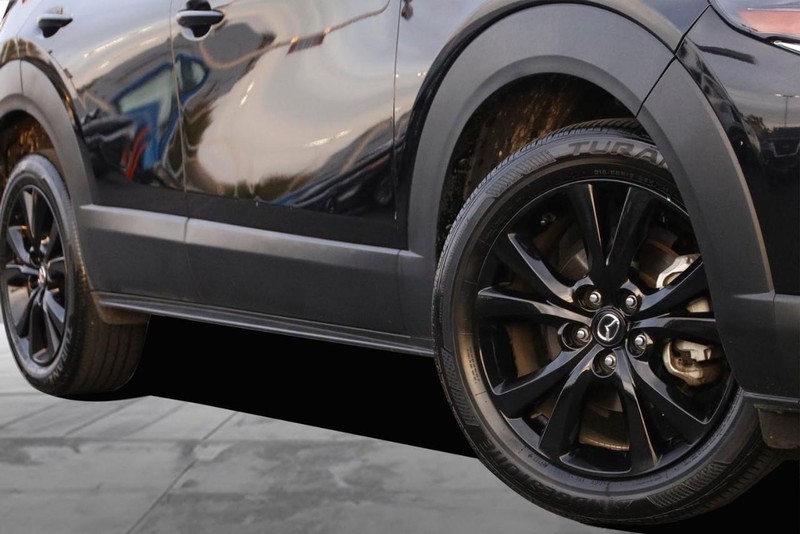 Mazda CX-30 Vehicle Full-screen Gallery Image 03