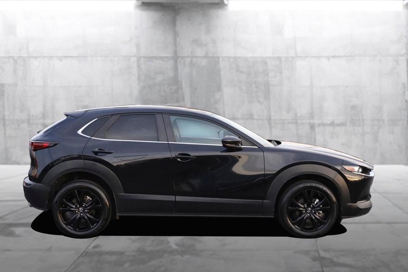 Mazda CX-30 Vehicle Full-screen Gallery Image 05