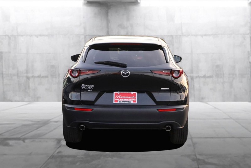 Mazda CX-30 Vehicle Full-screen Gallery Image 06
