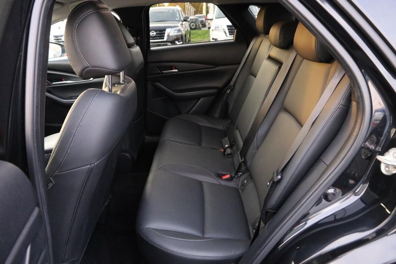 Mazda CX-30 Vehicle Full-screen Gallery Image 09