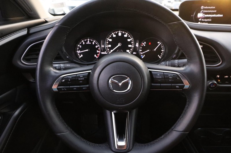 Mazda CX-30 Vehicle Full-screen Gallery Image 10