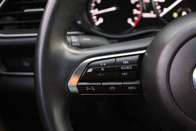 Mazda CX-30 Vehicle Full-screen Gallery Image 11