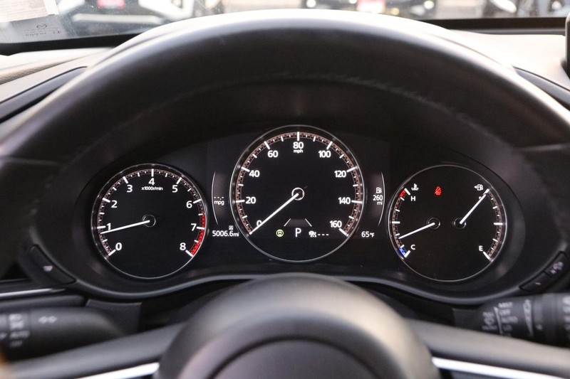 Mazda CX-30 Vehicle Full-screen Gallery Image 13