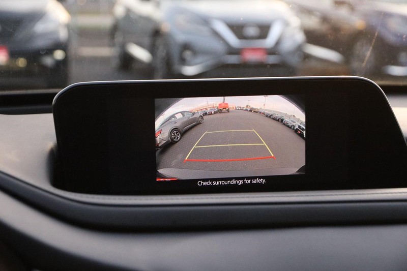 Mazda CX-30 Vehicle Full-screen Gallery Image 15