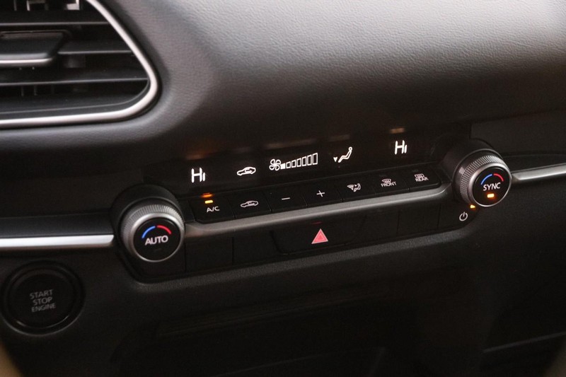 Mazda CX-30 Vehicle Full-screen Gallery Image 16