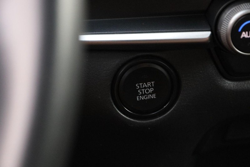 Mazda CX-30 Vehicle Full-screen Gallery Image 17