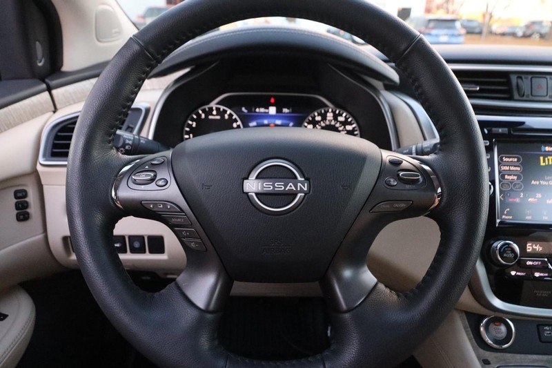 Nissan Murano Vehicle Image 11