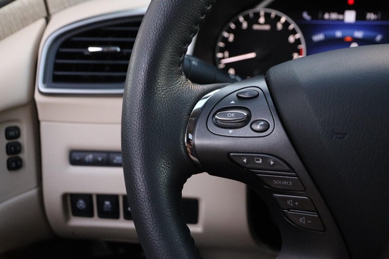 Nissan Murano Vehicle Image 12