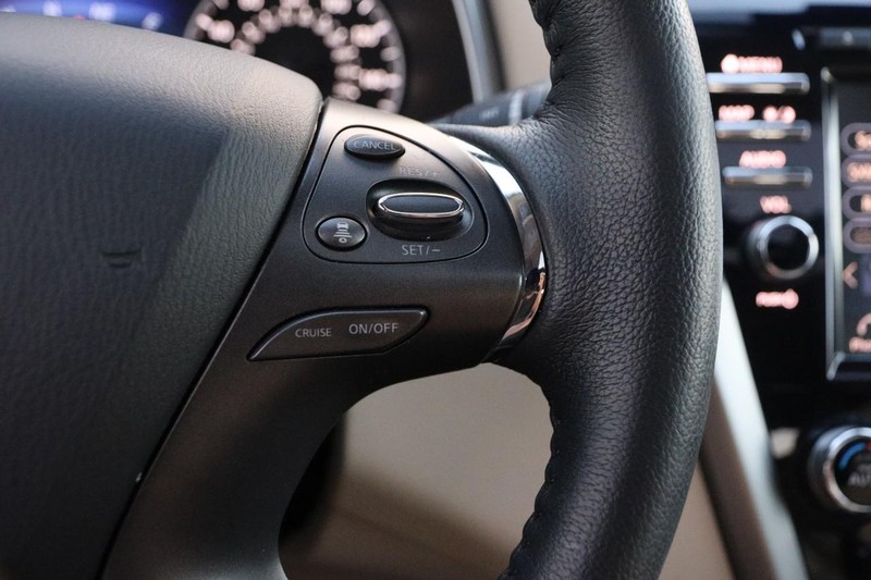 Nissan Murano Vehicle Image 13