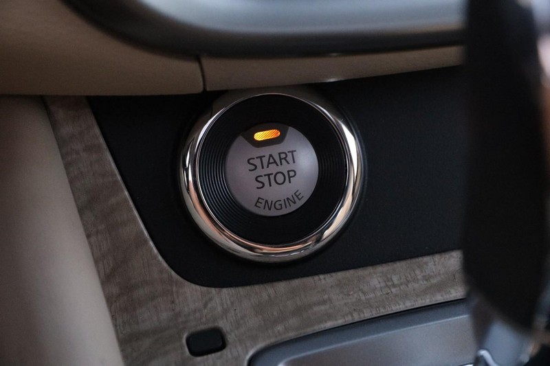 Nissan Murano Vehicle Image 15