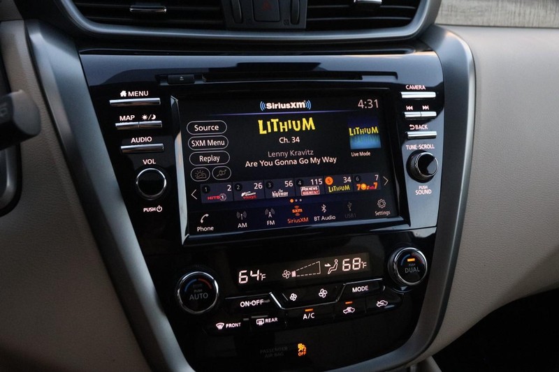 Nissan Murano Vehicle Image 16