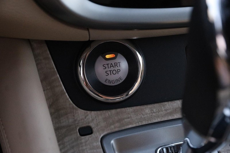 Nissan Murano Vehicle Image 20