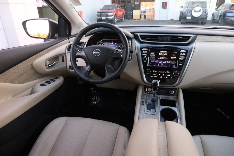 Nissan Murano Vehicle Image 24