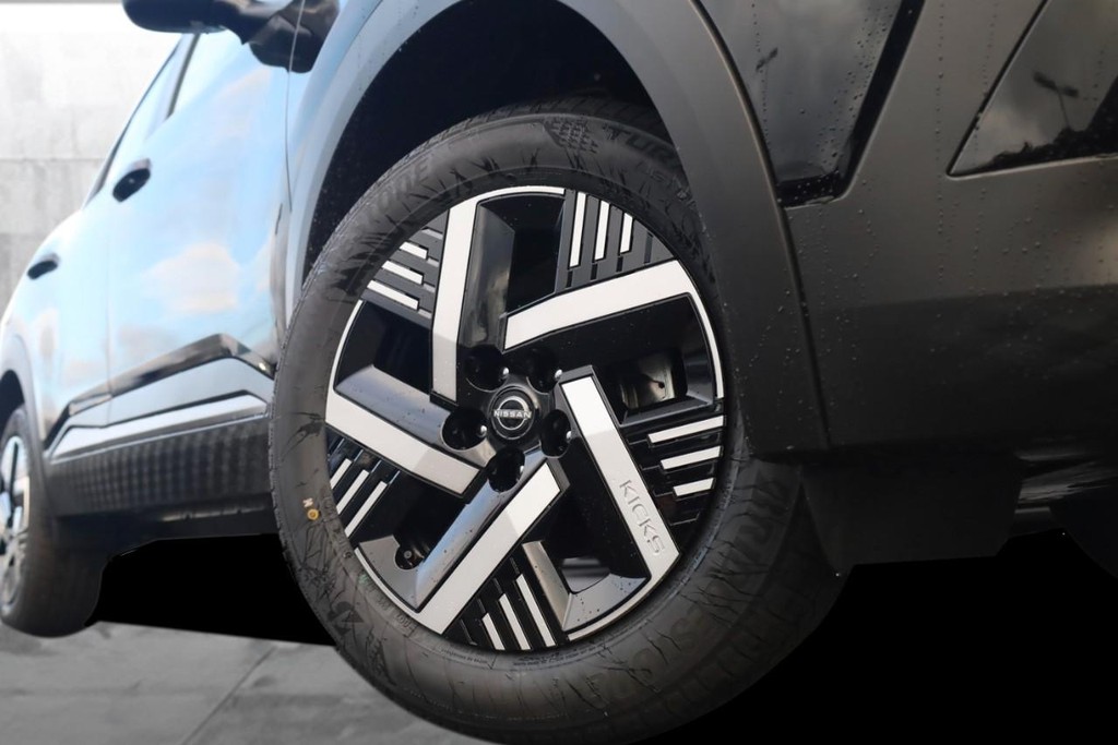 Nissan Kicks Vehicle Image 03