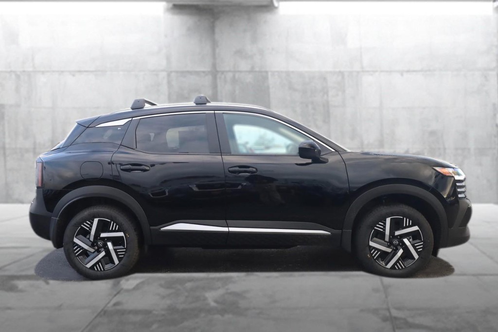 Nissan Kicks Vehicle Image 05