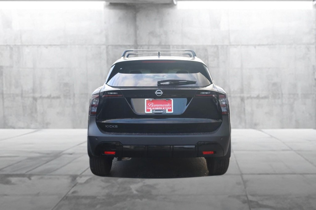 Nissan Kicks Vehicle Image 06