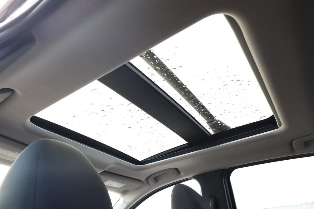 Nissan Kicks Vehicle Image 09