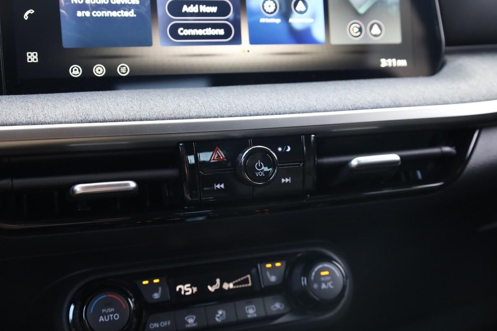 Nissan Kicks Vehicle Image 15