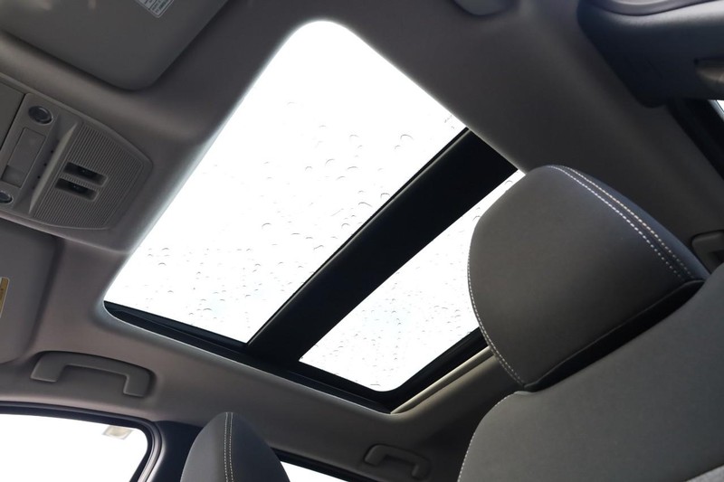 Nissan Kicks Vehicle Full-screen Gallery Image 8