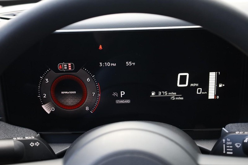 Nissan Kicks Vehicle Full-screen Gallery Image 12