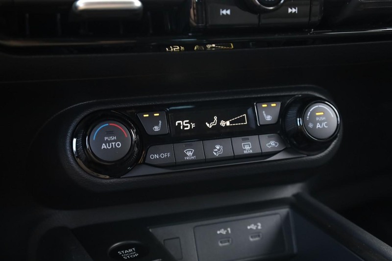 Nissan Kicks Vehicle Full-screen Gallery Image 16